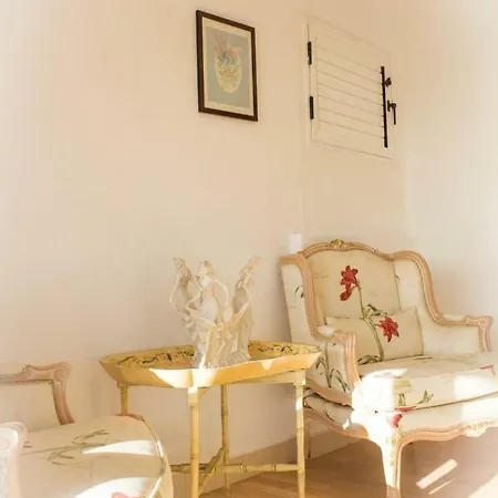 Paraiso Royale * أرونا